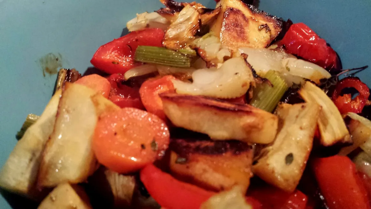 Ofengemüse: Pastinake, Karotte, Paprika und Fenchel