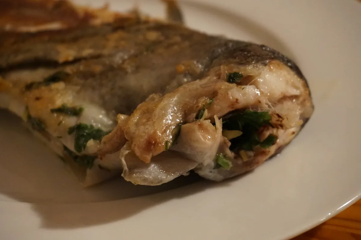 Gebratene Forelle mit Füllung - und ohne Kopf