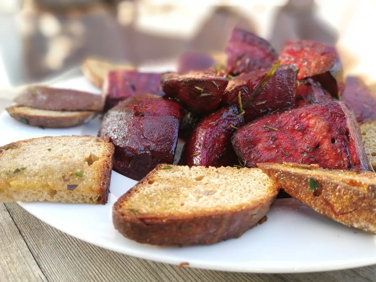 Gebackene Rote Bete mit Röstbrot