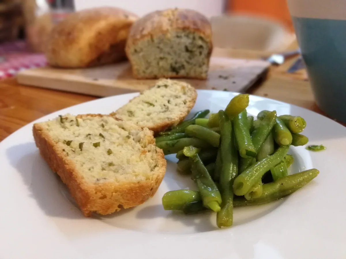 Bohnengemüse mit Sechs-Kräuter-Brot
