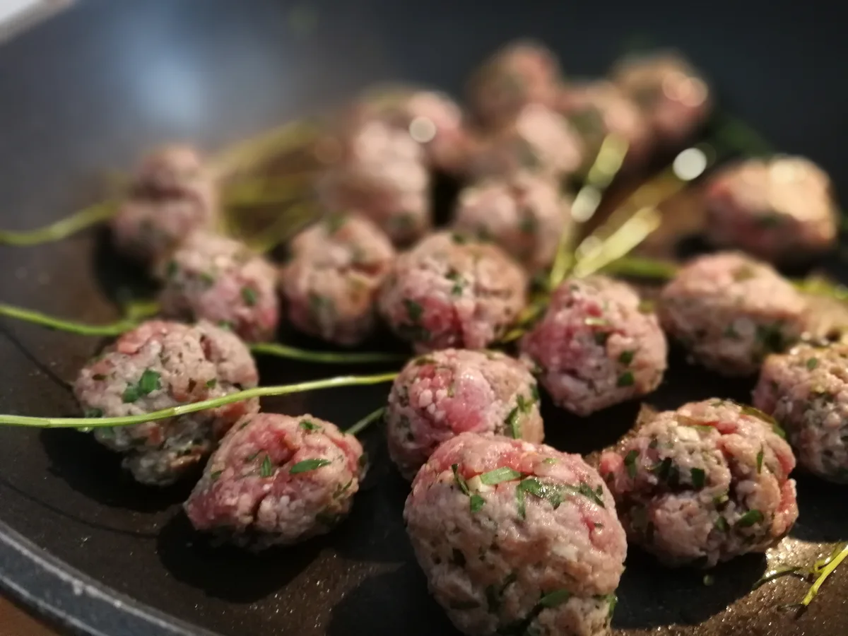 Fleischbällchen mit Estragon.