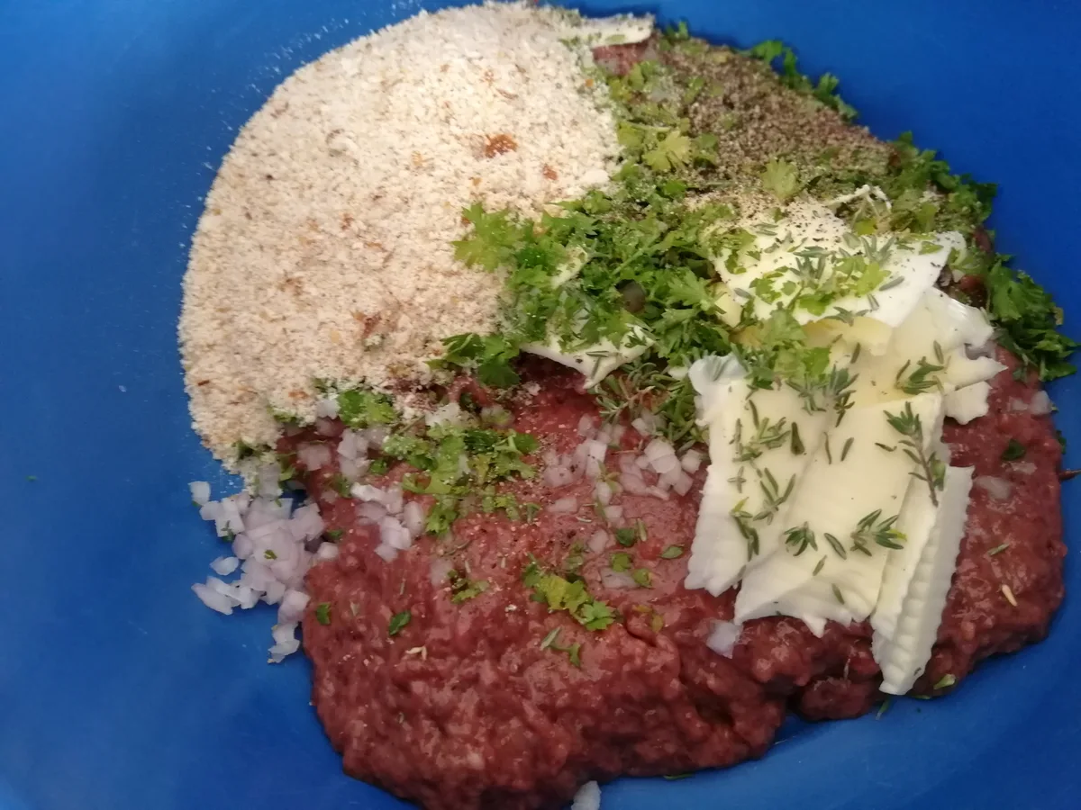 Alle Zutaten auf einem Blick in einer Schüssel.