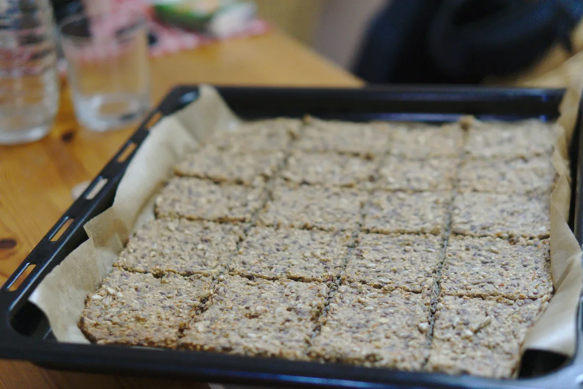 Knäckebrot frisch aus dem Backofen.